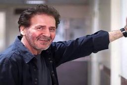 عکس تلخ شوکه کننده از ابوالفضل پورعرب در مراسم خاکسپاری فریماه فرجامی | چهره ابوالفضل پورعرب کاملا شکسته شد + عکس