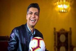 سوتی خنده دار عادل فردوسی پور در یک مراسم ختم |  روبوسی اشتباهی با یک زن غریبه!