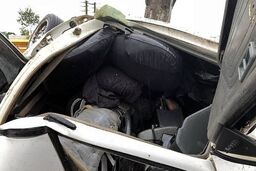 واژگونی نیسان حامل رنگ در بزرگراه آزادگان 