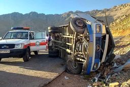 واژگونی وحشتناک مینی بوس در جاده خوی به جلفا | انتقال مصدومان به بیمارستان