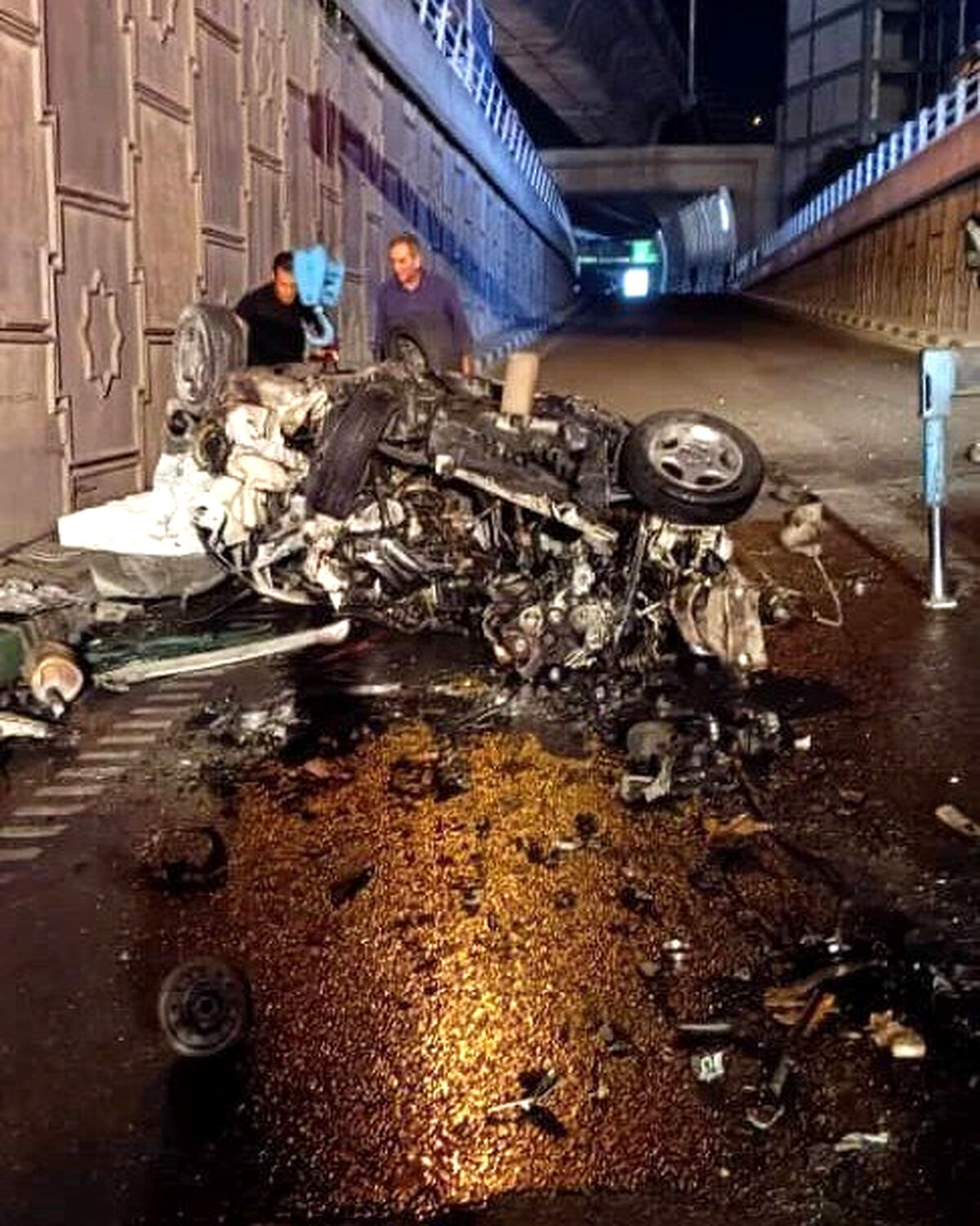 سقوط هولناک ۲۰۷ در بزرگراه صدر | خودرو ۲۰۷ و سرنشینانش خاکستر شدند +عکس وحشتناک