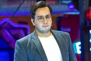 عکس غمناک حامد سلطانی در وضعیت وخیم و وحشتناک در بیمارستان دل همه را کباب کرد! | حامد سلطانی بعد از فوت همسر و پسرش چقدر افتاده!