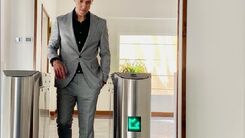 علی کریمی در یک روز تعطیل در ویلای لاکچری +عکس