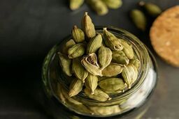 زخم معده دارید از این چاشنی غافل نشوید | خواص هل برای تقویت روده و معده  