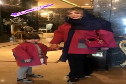 نیوشا ضیغمی در حال قدم زدن در خیابان همراه بادیگاردهایش ! +عکس جنجالی