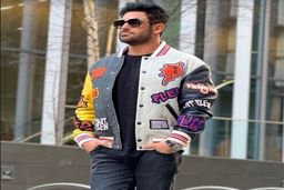 حضور همزمان محمدرضا گلزار و امین حیایی در بیمارستان | اتفاق وحشتناک برای آقای بازیگر + عکس