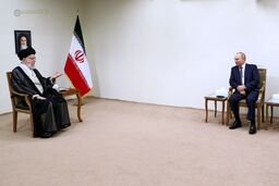 تصویری از حاشیه دیدار و گفت‌وگوی پوتین با رهبر انقلاب