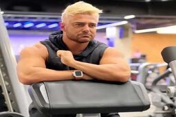 محمدرضا گلزار اینجوری روز مهندس را به خودش تبریک گفت!+عکس
