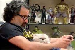 عکس خجالت آور پسر مهراب قاسم‌ خانی که در فضای مجازی گذاشت/وقتی پسر مهراب قاسم خانی پدرش را سکته داد +عکس جنجالی