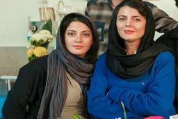 حرکات دور از انتظار از دختر لیلا حاتمی جلوی عکاسان | فیلم حرکت عجیب عسل دختر لیلا حاتمی مادرش را حرص داد +فیلم