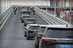 اسکورت رئیسی در خیابان‌های پکن +عکس