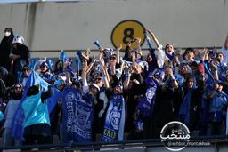 کوچک‌ترین دختر استقلالی در ورزشگاه آزادی +عکس