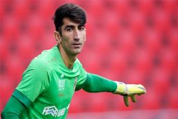 سورپرایز علیرضا بیرانوند برای هواداران پرسپولیس | شوخی بیرو با دست شکسته