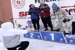 خواستگاری از مربی اسکی ایرانی در مراسم اهدای مدال +فیلم