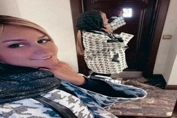 فخر فروشی زن شاهرخ استخری در طلا فروشی همسرش/عکس لو رفته از کیف میلیاردی همسر شاهرخ استخری!؟+عکس 