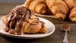 طرز تهیه کروسان جذاب با مغز شکلات در خانه | این دستور پخت را از دست ندهید 