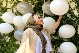 عکس جنجالی بهاره افشاری پشت موتور کامبیز دیرباز درخیابان های تهران +عکس