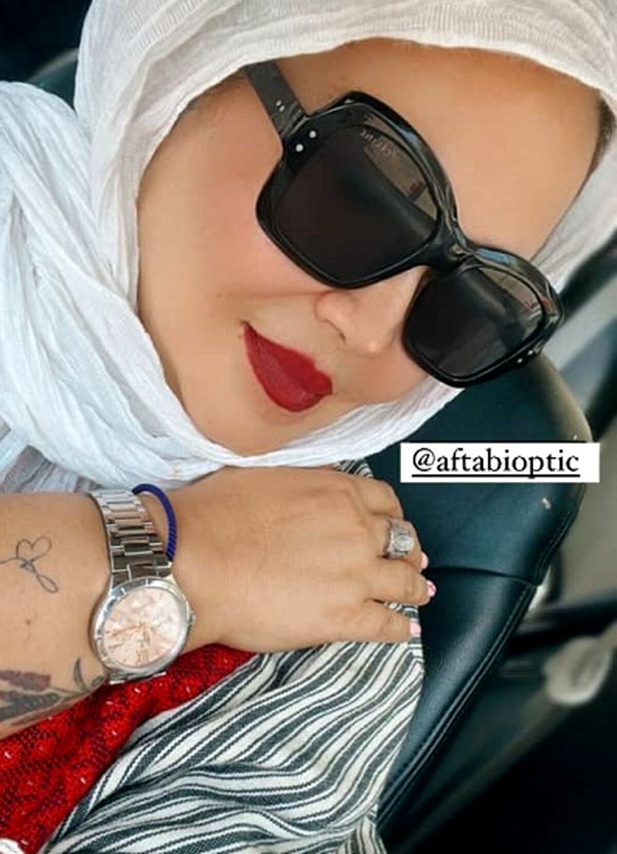 چهره جنجالی و جدید بهاره رهنما بعد از بازگشت به تهران | تغییر قیافه بهاره رهنما در خودرو لاکچری اش در ترافیک! +عکس جنجالی