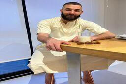 تصویر جالب از افطاری ساده کریم بنزما!