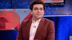 فرزاد حسنی باز هم عاشق شد!/رمانتیک بازی آقای مجری در کافه فوق لاکچری!+عکس