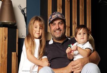 تغییرات شگفت انگیز این 2 عکس از خانواده سام درخشانی را ببینید | تغییر چهره عجیب فرزندان سام درخشانی + عکس