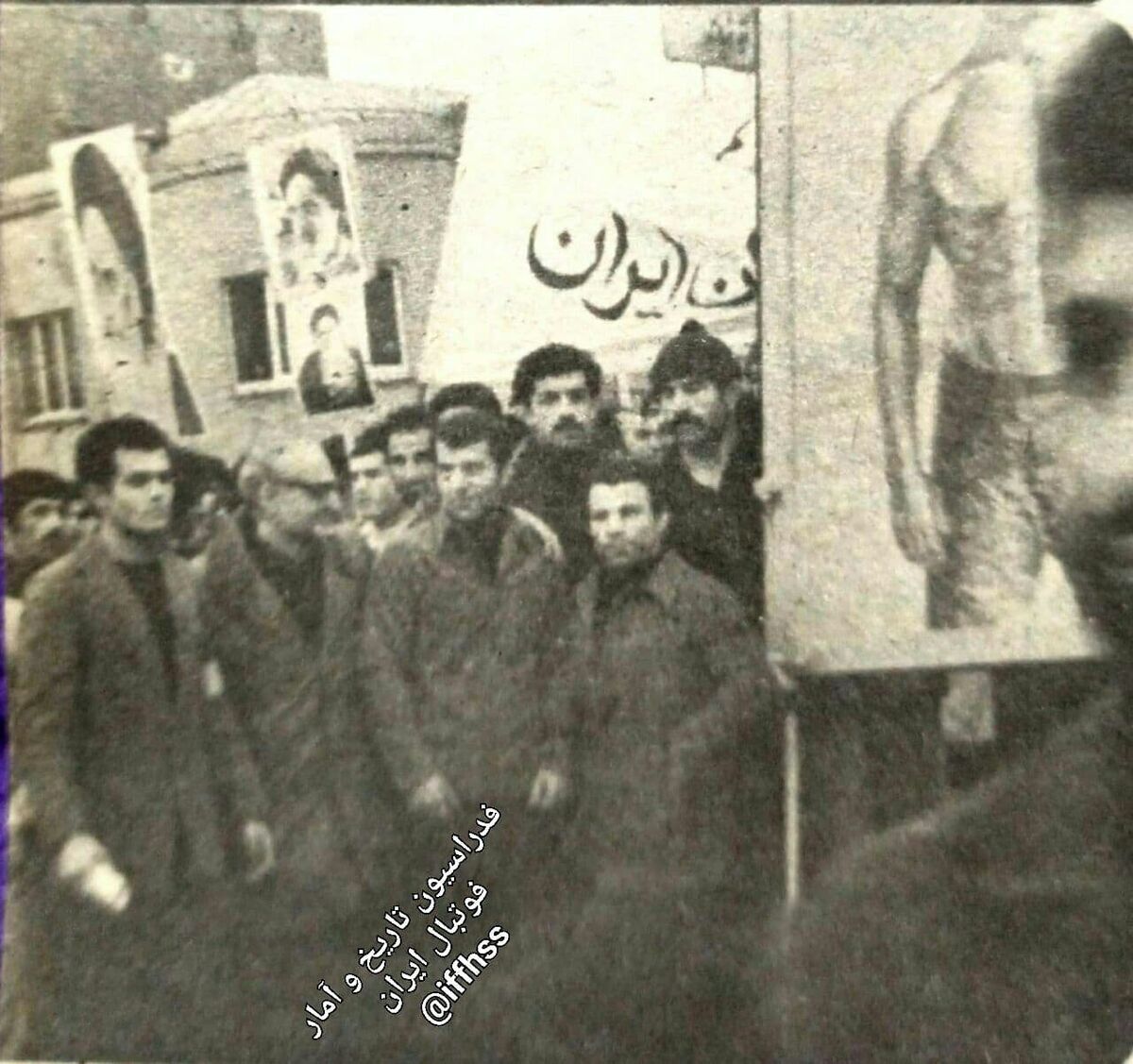 علی پروین در صف اول انقلاب +عکس