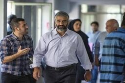 عکس متفاوت خواهر و برادر پژمان جمشیدی در خارج از کشور | پوشش خواهر پژمان جمشیدی جلب توجه  کرد +عکس