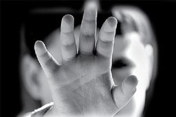 دختر ۲.۵ ساله شیرازی از چنگ کودک ربا آزاد شد 