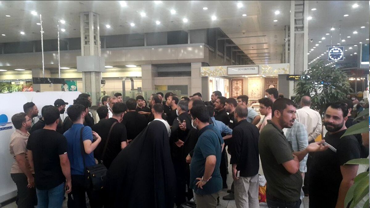 ماجرای تاخیر ۱۲ساعته یک پرواز |  خوابیدن مسافران کف سالن