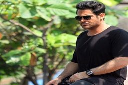 ماشین امنیتی محمدرضا گلزار سوژه رسانه ها شد