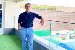 جادوگر فوتبال در محاصره سه بازیکن الهلال +عکس