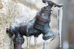 هشدار درباره یخ‌زدگی کنتورهای آب در برخی مناطق | کنتور و لوله آب را عایق بندی کنید