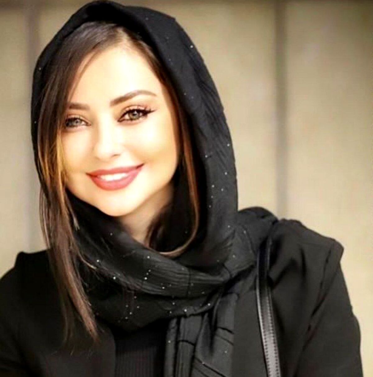 نفیسه روشن با آقای بازیگر معروف فامیل شد | عکس صمیمی نفیسه روشن با نیما شاهرخ‌شاهی +عکس جنجالی