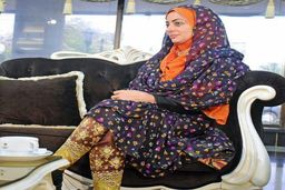 مهاجرت نفیسه روشن به امریکا همه را شوکه کرد | خانم بازیگر در کنار شهروند سرخپوست آمریکایی با تیپ عجیب + عکس