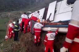 تصادف هولناک اتوبوس در گردنه حیران +عکس