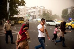 خیزش گرد و خاک و باد شدید در این مناطق تهران | این دو منطقه خنک ترین جای تهران است