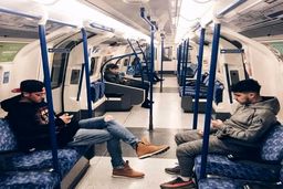 مترو گردی مسوت اوزیل +عکس