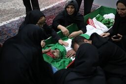 ماجرای عکس یادگاری شهاب حسینی و رامبد جوان با برادر یک شهید + عکس