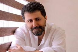 حمله با قمه به بازیگر معروف در خیابان پاسداران | سرقت موبایل بازیگر معروف در روز روشن +عکس