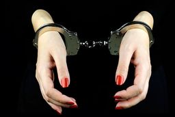 سرقت طلاهای پرستار تهرانی | شاید باور نکنید ولی این زن دزد ۳۰ میلیارد تومانی است! + عکس