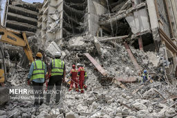 لحظه تخریب نهایی ساختمان متروپل آبادان