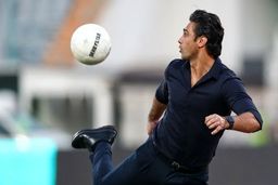 بردیا پسر جوان فرهاد مجیدی در امارات | شباهت جالب پدر و پسر + عکس