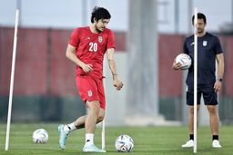 عکس عجیب سردار آزمون و مهدی قایدی جهانی شد | سردار آزمون جواب کری‌خوانی ژاپنی ها را داد