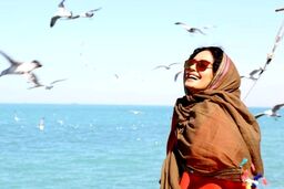  عکس لو رفته از  الناز شاکردوست با رفیق بازیگرش | کتاب گردی عجیب الناز شاکردوست با لباس مبدل!