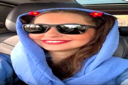 تلاش های نفیسه روشن برای تو چشم بودن | نفیسه روشن اینبار با مانتو میلیونی و ساعت طلایش ظاهر شد +عکس