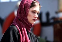 فراری شدن فرشته حسینی از نوید محمدزاده بعد از طلاق/تیپ عجیب استتار در آسانسور! +عکس عجیب