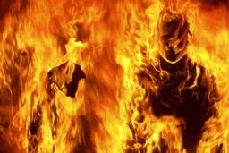 دعوای مرگبار ۲ برادر در یک مغازه میوه‌فروشی | آتش زدن برادر با بنزین در محل کارش | ماجرای عجیب یک درگیری هولناک