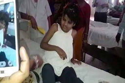 شاید باورنکنید زندگی دختری در جنگل با حیوانات | چهره دختری که میمون‌های جنگل بزرگش کردند +عکس