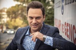 بازیگر «خانه امن» بر سر مزار علی انصاریان +عکس