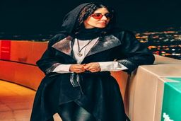 مهاجرت لیلا بلوکات به فرانسه حقیقت دارد؟| لیلا بلوکات با پوشش عجیب و غریب در پاریس دیده شد+عکس جنجالی